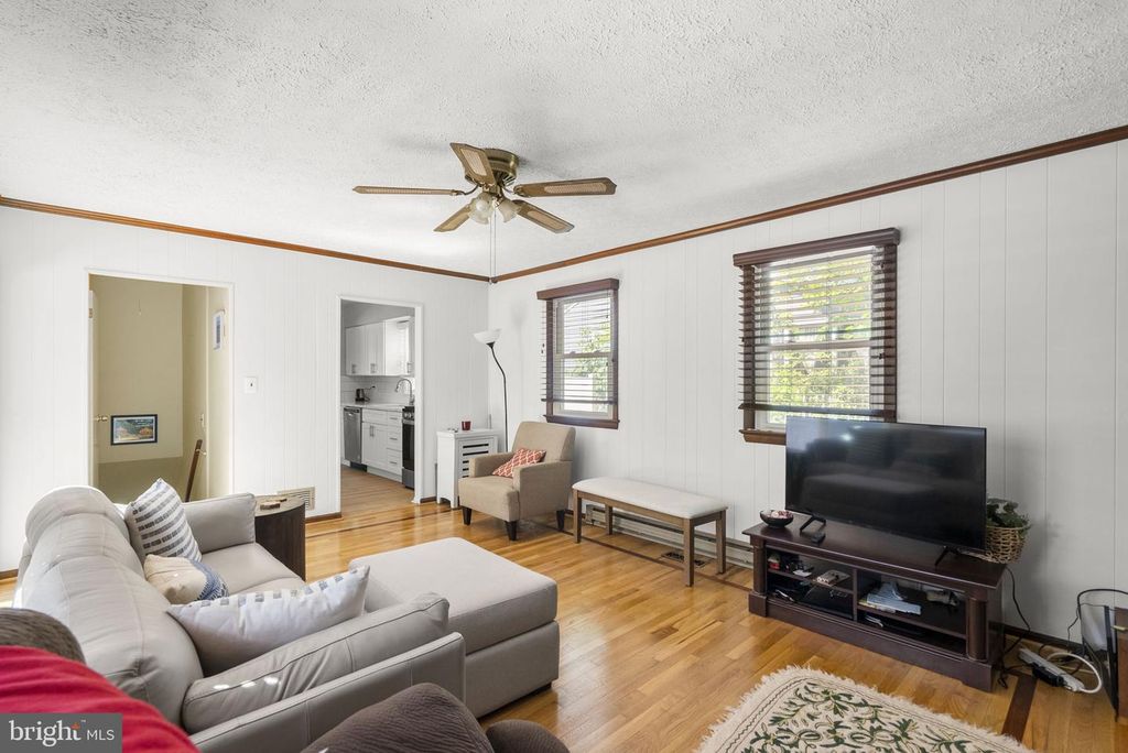 Image 16 of property listing at 1108 GRANDIN AVE, Rockville, MD 20851