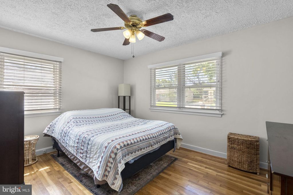 Image 17 of property listing at 1108 GRANDIN AVE, Rockville, MD 20851
