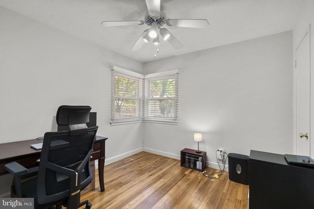 Image 19 of property listing at 1108 GRANDIN AVE, Rockville, MD 20851