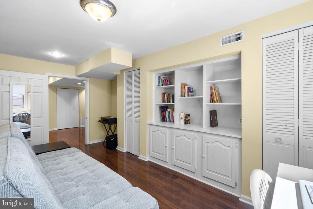 Image 23 of property listing at 1108 GRANDIN AVE, Rockville, MD 20851