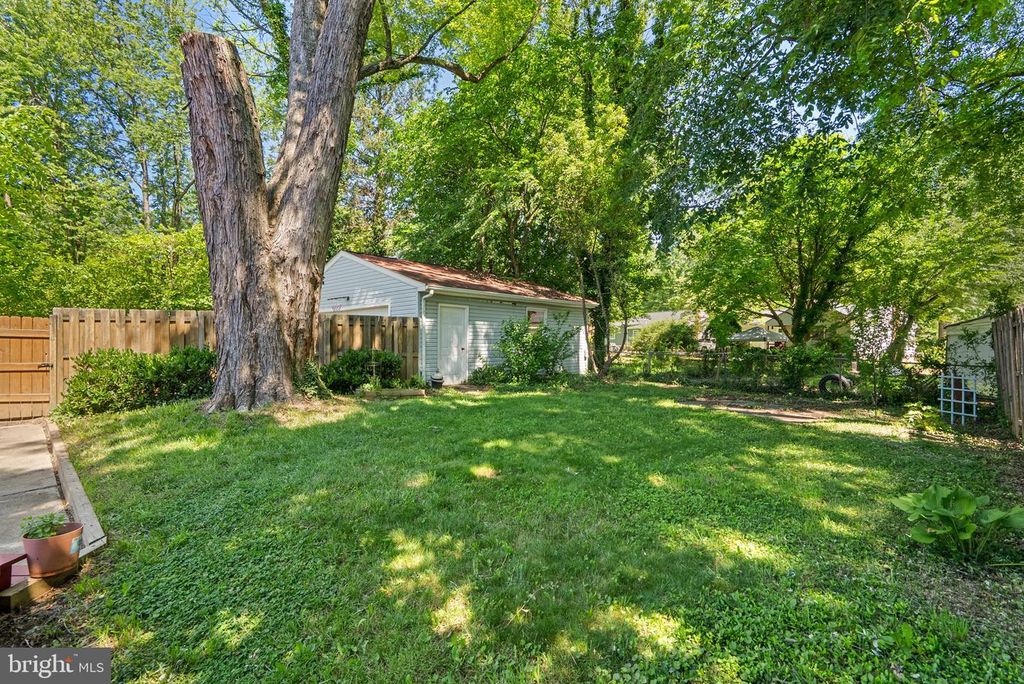Image 29 of property listing at 1108 GRANDIN AVE, Rockville, MD 20851