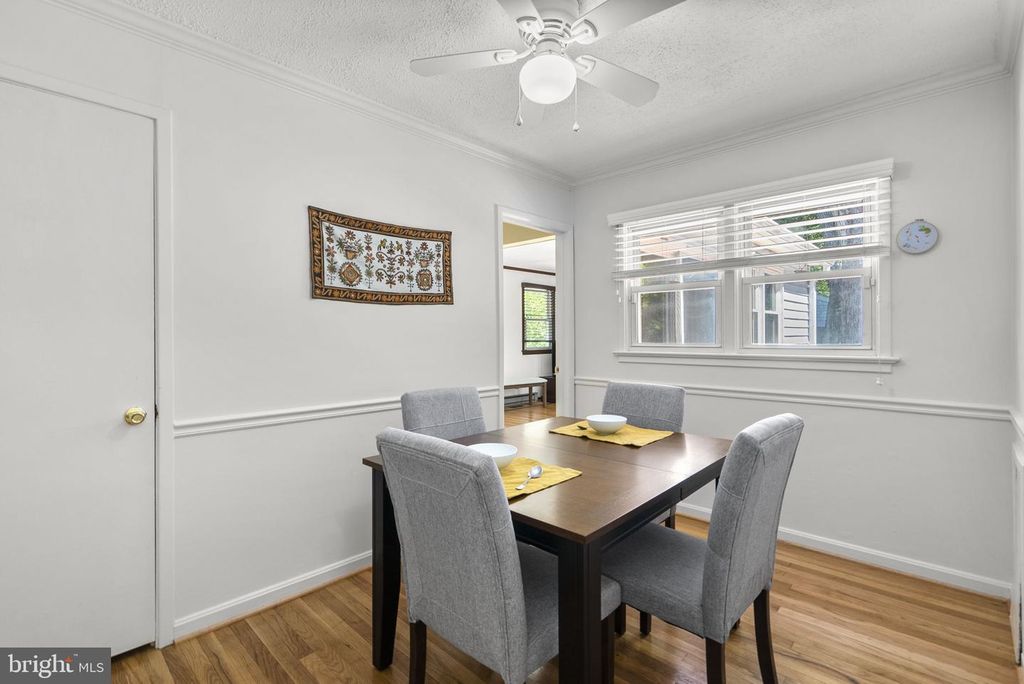 Image 7 of property listing at 1108 GRANDIN AVE, Rockville, MD 20851