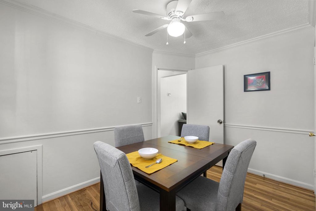 Image 8 of property listing at 1108 GRANDIN AVE, Rockville, MD 20851