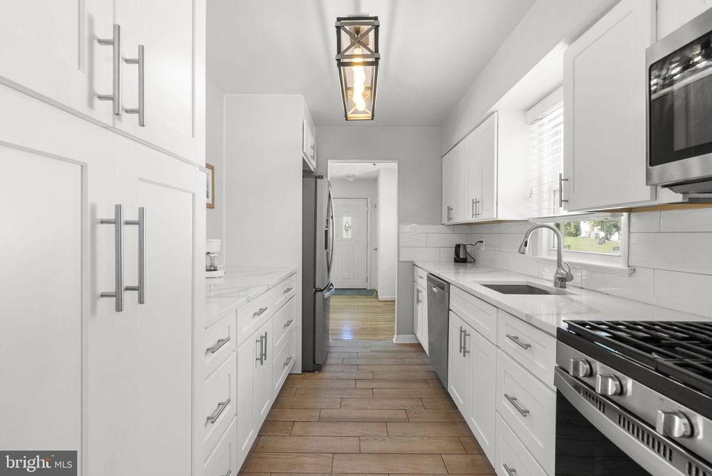 Image 9 of property listing at 1108 GRANDIN AVE, Rockville, MD 20851