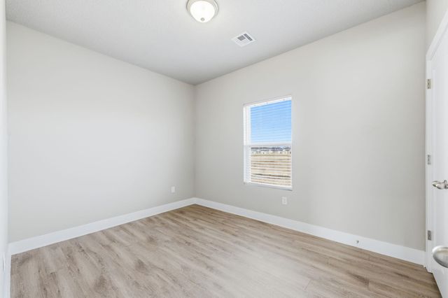 490 E Harper St, Valley Center, KS 67147