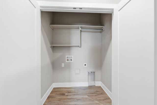 490 E Harper St, Valley Center, KS 67147