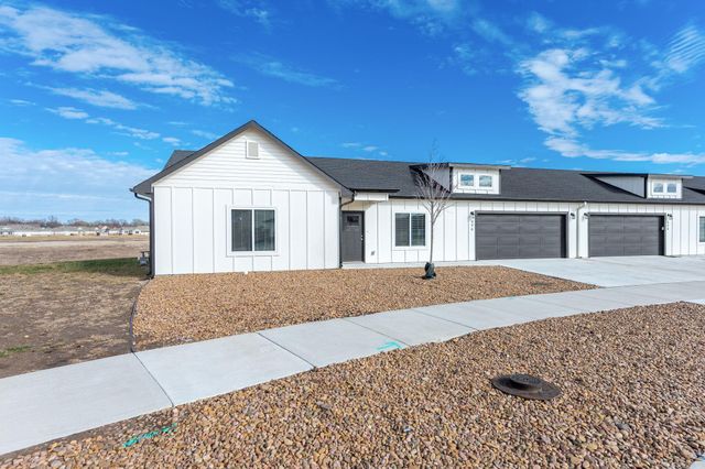 490 E Harper St, Valley Center, KS 67147