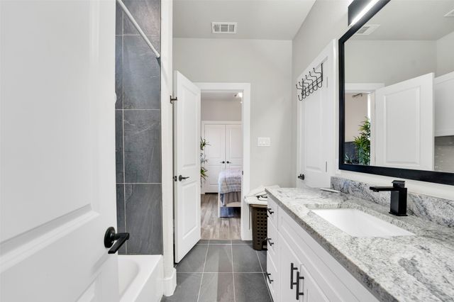 4621 Collins Avenue, Dallas, TX 75210