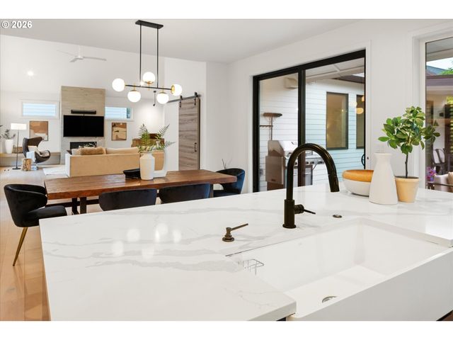 1931 Nw 113TH Ave, Portland, OR 97229