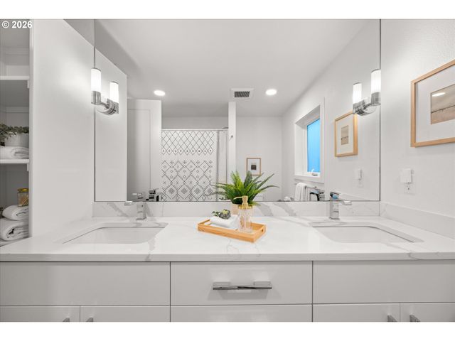 1931 Nw 113TH Ave, Portland, OR 97229