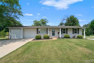8 Cedar Park Drive, Florissant, MO 63031