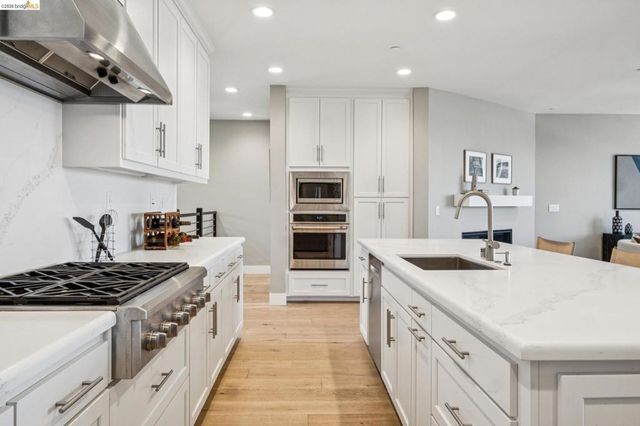 16 Sea Star Ct, Richmond, CA 94801