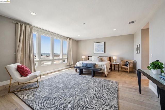 16 Sea Star Ct, Richmond, CA 94801