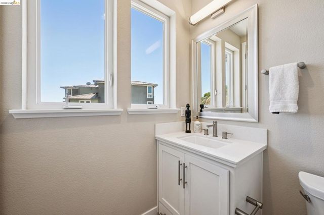 16 Sea Star Ct, Richmond, CA 94801