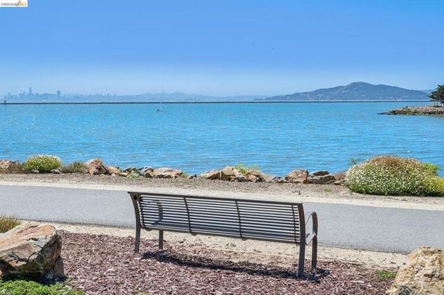 16 Sea Star Ct, Richmond, CA 94801