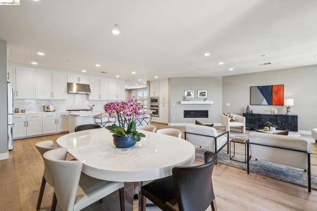 16 Sea Star Ct, Richmond, CA 94801