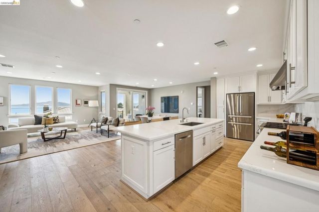 16 Sea Star Ct, Richmond, CA 94801