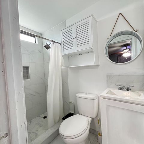 403 Clear Lake Road, Highlands, TX 77562