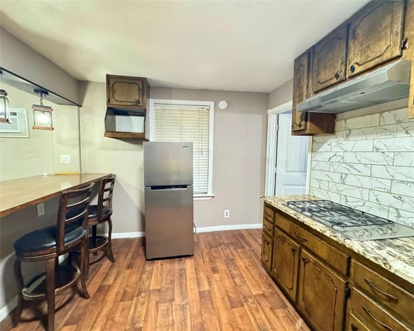 403 Clear Lake Road, Highlands, TX 77562