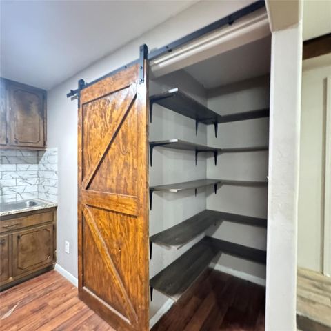 403 Clear Lake Road, Highlands, TX 77562