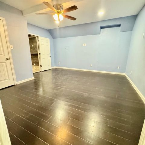 403 Clear Lake Road, Highlands, TX 77562