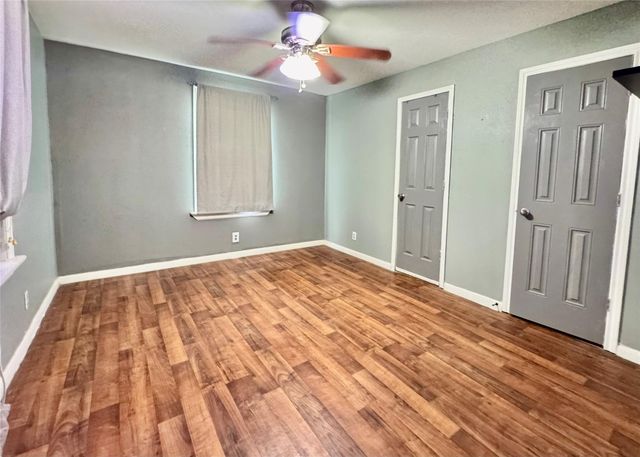 403 Clear Lake Road, Highlands, TX 77562