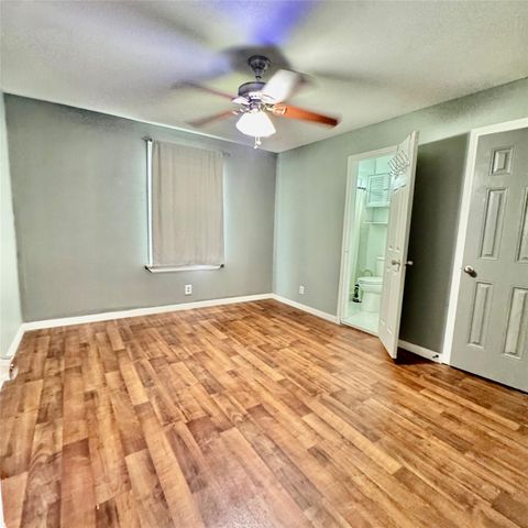 403 Clear Lake Road, Highlands, TX 77562