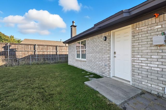 109 N Heights Drive, Crowley, TX 76036