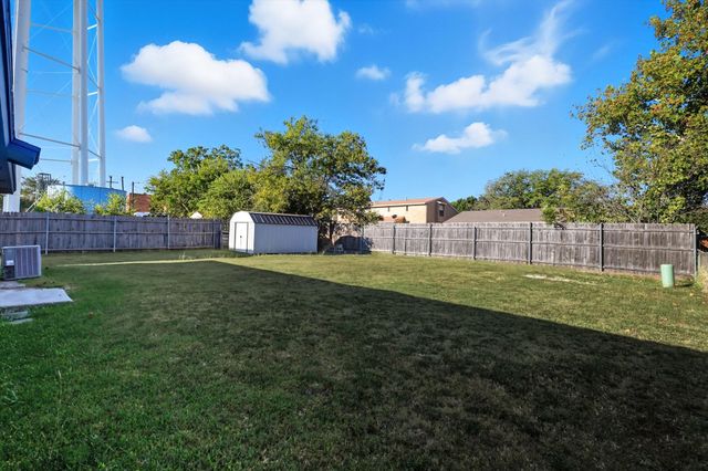 109 N Heights Drive, Crowley, TX 76036