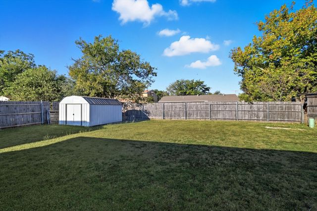 109 N Heights Drive, Crowley, TX 76036