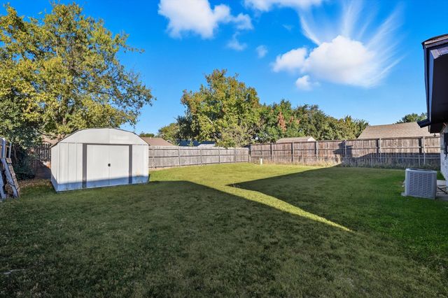 109 N Heights Drive, Crowley, TX 76036