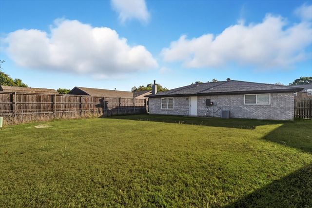 109 N Heights Drive, Crowley, TX 76036
