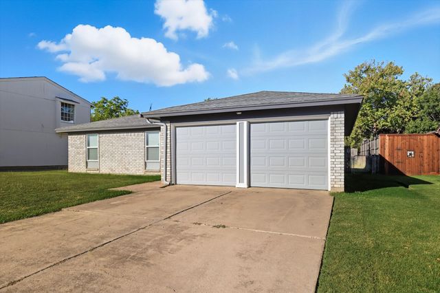 109 N Heights Drive, Crowley, TX 76036