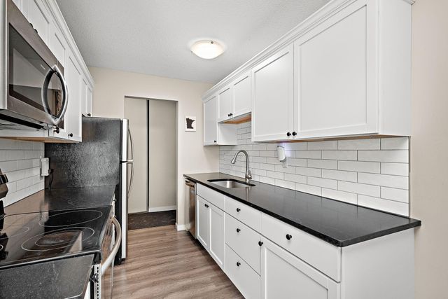 4618 Cedar Lake Road S 6, Saint Louis Park, MN 55416