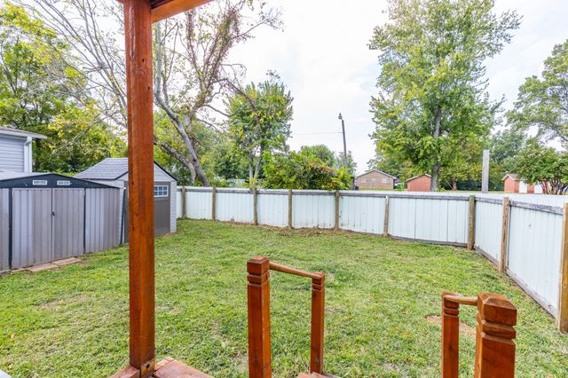 114 N Pine St, Hohenwald, TN 38462