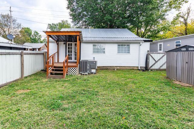 114 N Pine St, Hohenwald, TN 38462