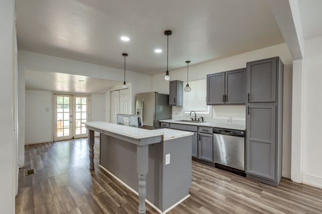 114 N Pine St, Hohenwald, TN 38462