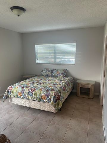 128 NORWICH F, West Palm Beach, FL 33417