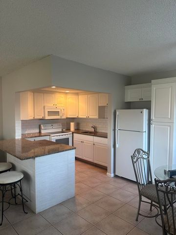128 NORWICH F, West Palm Beach, FL 33417