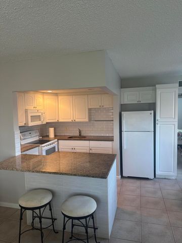 128 NORWICH F, West Palm Beach, FL 33417