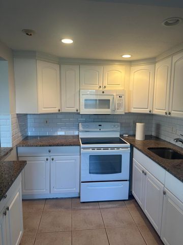 128 NORWICH F, West Palm Beach, FL 33417