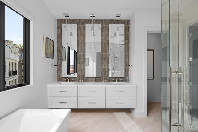 2920 Three Oaks Lane, Cincinnati, OH 45209