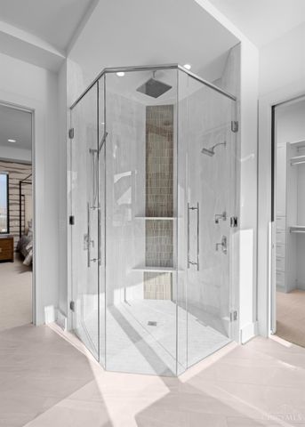 2920 Three Oaks Lane, Cincinnati, OH 45209