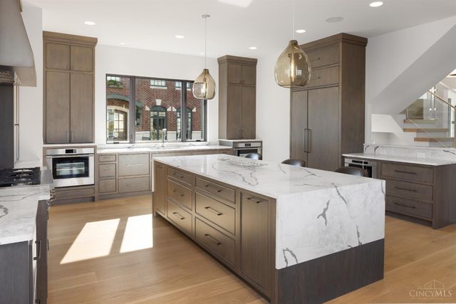 2920 Three Oaks Lane, Cincinnati, OH 45209