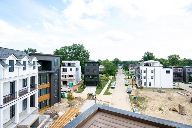 2920 Three Oaks Lane, Cincinnati, OH 45209