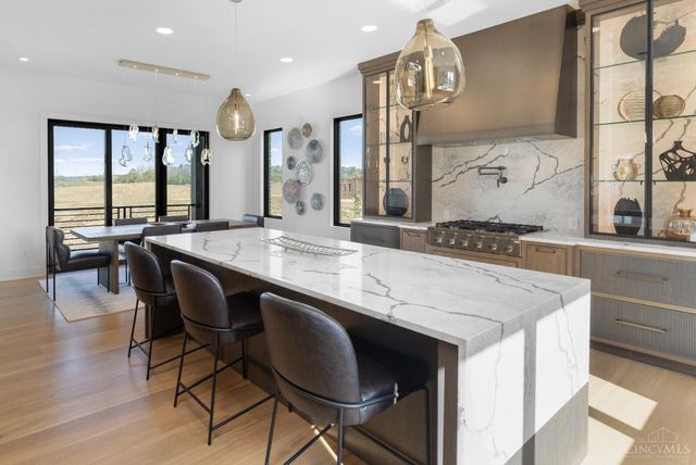 2920 Three Oaks Lane, Cincinnati, OH 45209