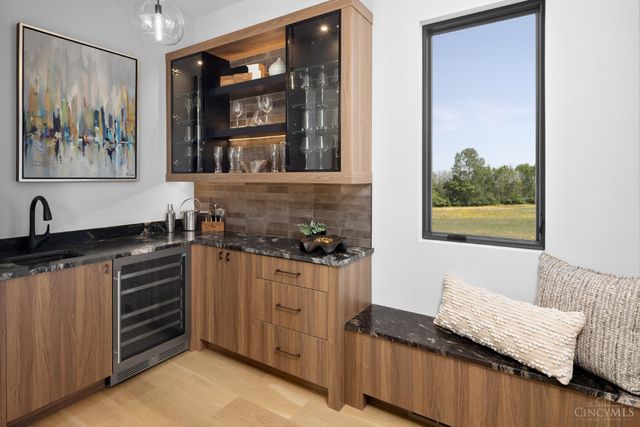 2920 Three Oaks Lane, Cincinnati, OH 45209