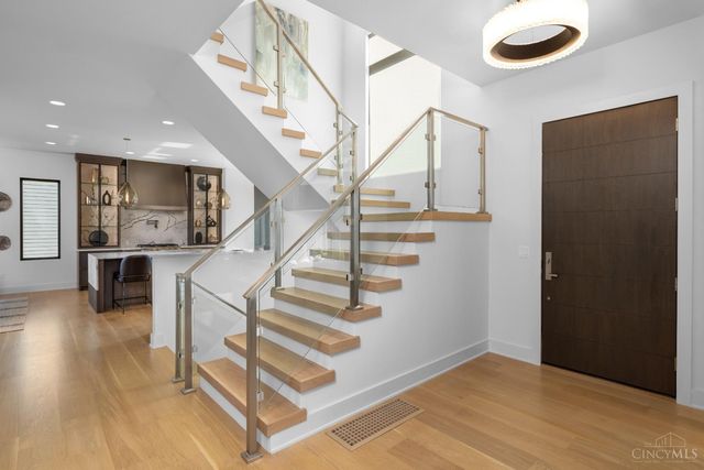 2920 Three Oaks Lane, Cincinnati, OH 45209