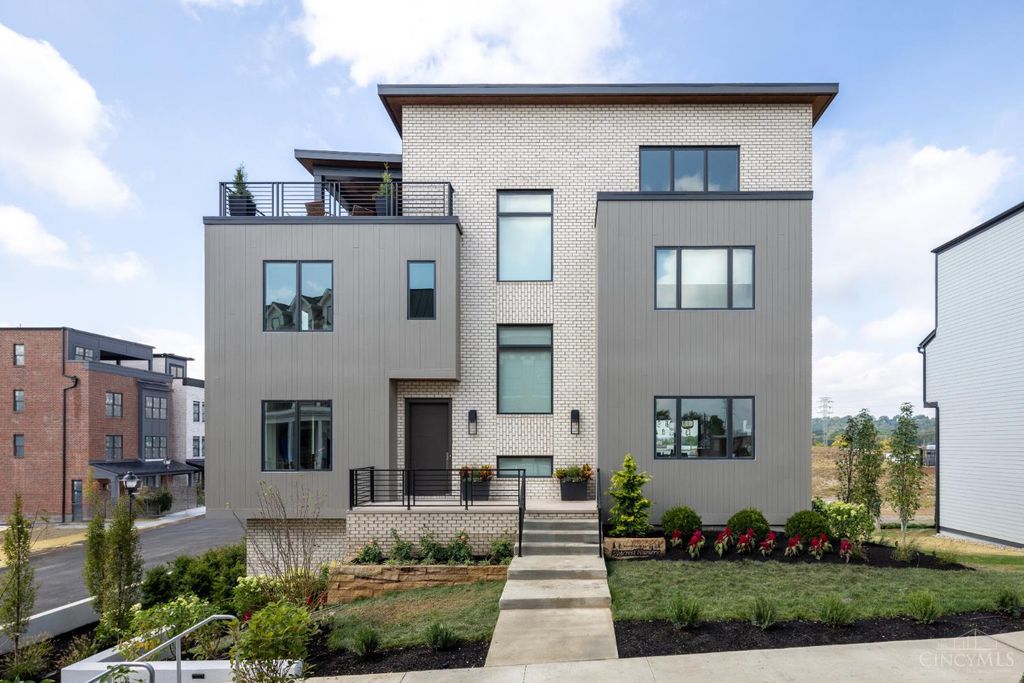 2920 Three Oaks Lane, Cincinnati, OH 45209