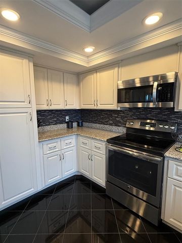 7 ELGIN PLACE 202, Dunedin, FL 34698